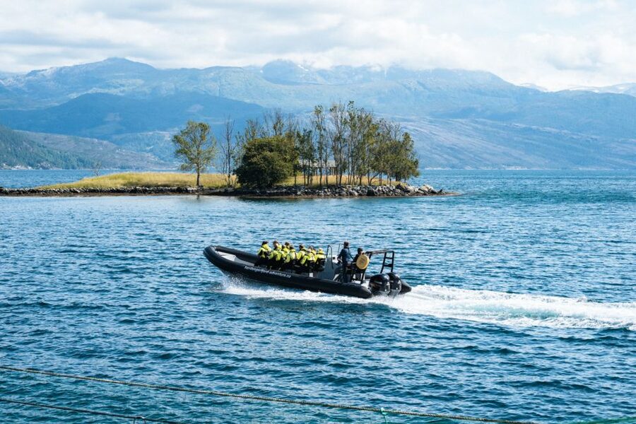 From Norheimsund: Hardangerfjord & Fyksesund RIB Fjord Tour - The Botnen stop: why a roadless hamlet is more than a photo stop