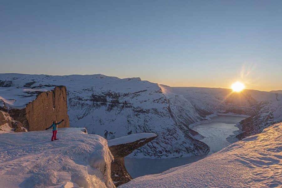 From Skjeggedal: Trolltunga Sunset Winter Overnight tour - Safety on icy rock, and the smart plan if stepping is not advised