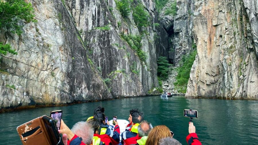 From Stavanger: Lysefjorden & Pulpit Rock RIB Boat Tour - Speedboat legs: the rhythm of the 2-hour cruise