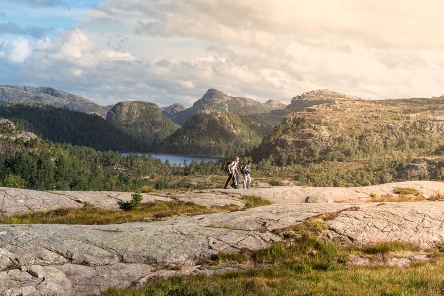 From Stavanger: Pulpit Rock Guided Hike with Pickup - The hike to Preikestolen: timing, lunch at 604 meters, and the part people remember