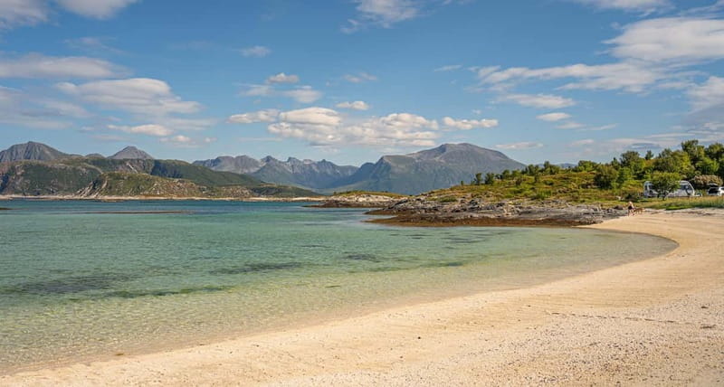 From Tromsø: Arctic Roadtrip: fjords tour with scenic picnic - The picnic stop on the beach: warm food, cold air, and smart timing