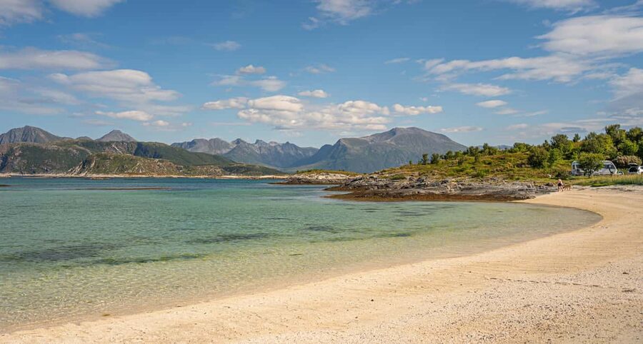 From Tromsø: Arctic Roadtrip Small Group 4x4 Van - How the stops work: photos, short walks, and wildlife odds