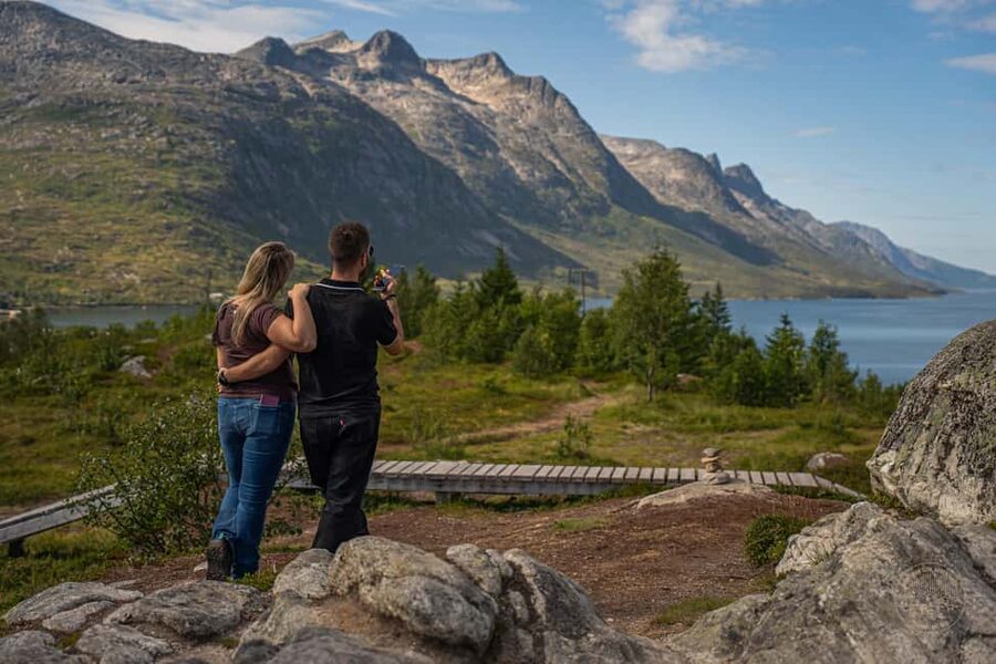 From Tromsø: Arctic Roadtrip Small Group 4x4 Van - Photo service: why it is worth paying attention to