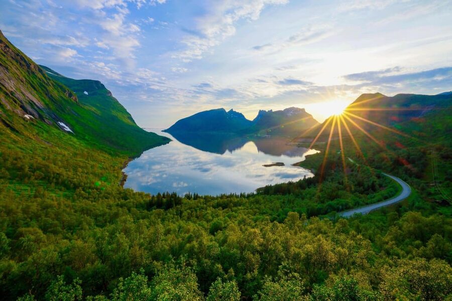 From Tromsø:(Chinese)Senja Day Trip - Ersfjord Golden Toilet: yes, it’s named, and yes, you’ll photograph it