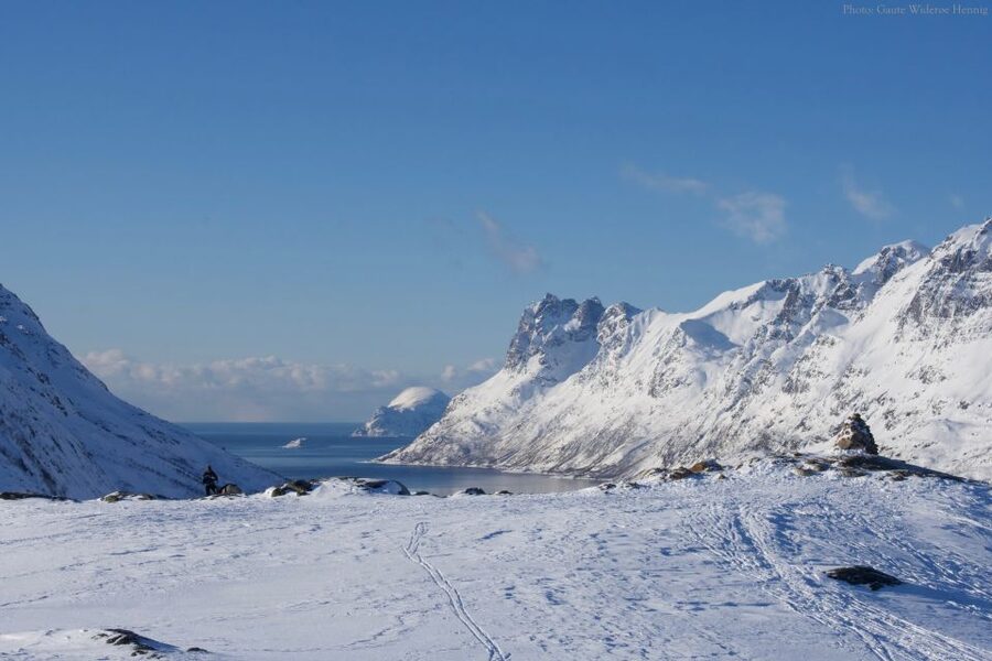 From Tromsø: Daytime Snowshoe Experience with stunning views - Meeting in Tromsø Havn Terminal Prostneset, Then Straight Out of Town