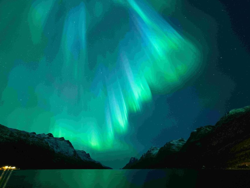 From Tromsø: Northern Lights Cruise on a Cozy Vintage Vessel - Sauna and jacuzzi time: the practical luxury that actually helps
