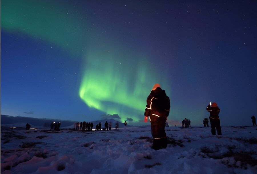 From Tromsø: Northern Lights Tour in Minibus with Photos - Hot Drinks, Snacks, and the Fireside Rhythm of a Long Winter Night