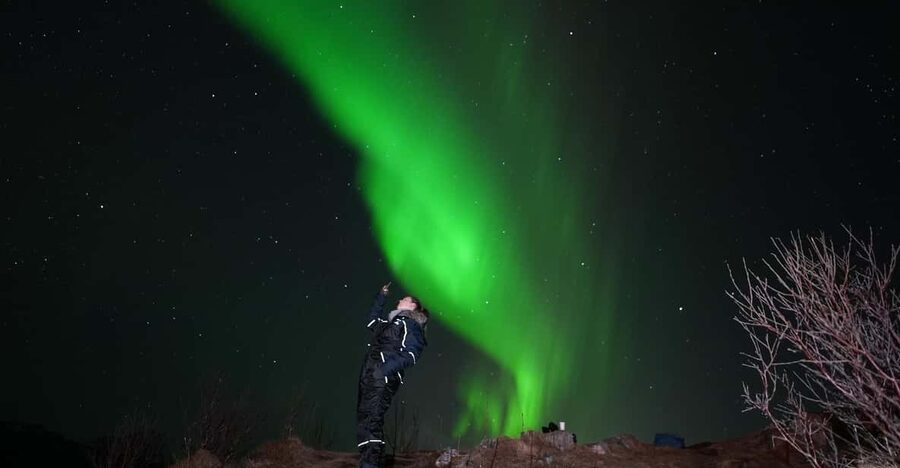 From Tromsø: Northern Lights Tour with Hot Drinks and Photos - From Tromsø City Library to a 15-seater minibus full of aurora gear
