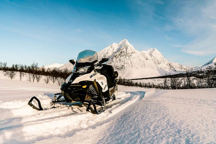 From Tromsø: Snowmobile Safari in the Lyngen Alps - How the snowmobile works: pairs, practice, and driver swaps