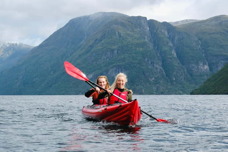 Geiranger: Beginner-Friendly Fjord Kayaking - Getting Started at Maråkvegen 37 and the Red Kayak Meet-Up