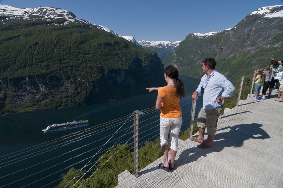 Geiranger: Bus Tour with Multilingual Audio Guide - Geiranger by Bus, Where the Fjord Shows Its Scale Fast