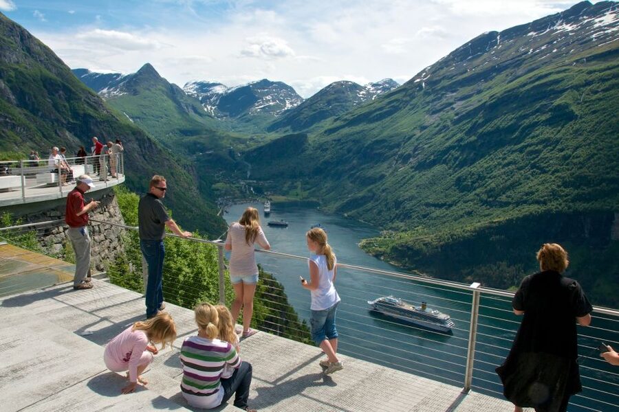 Geiranger: Bus Tour with Multilingual Audio Guide - Comfort, Safety, and Who Should Choose This Tour