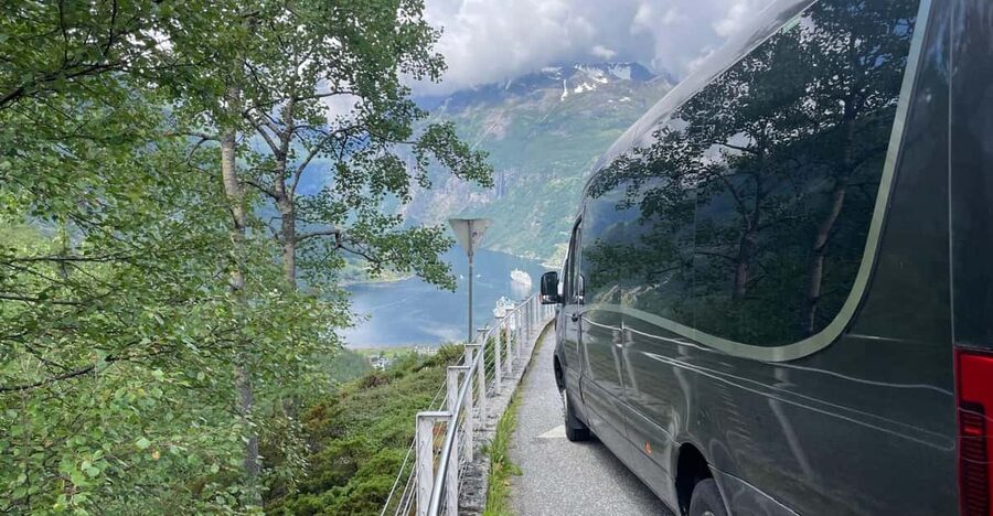 Geiranger Dalsnibba: mini bus tour - Geiranger Fjord Views From the Minibus: Big UNESCO Panoramas Without Extra Planning