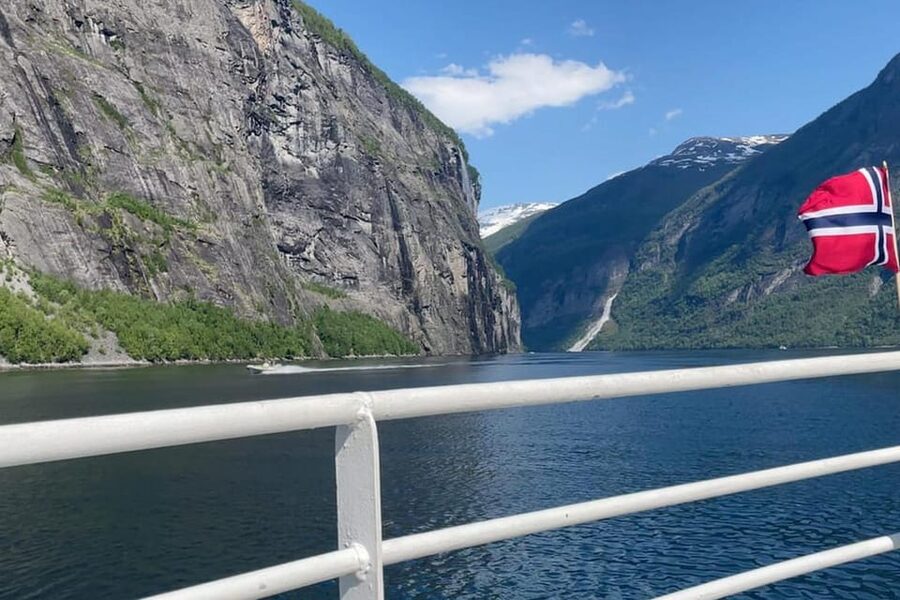 Geiranger Fjord Boat Tour with Waterfall Tasting - Seeing The Suitor and the fjord’s classic waterfall profile