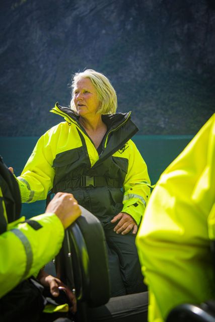 Geiranger: Guided Geirangerfjord Boat Tour - 75 Minutes on the Water, Zoom Runs and Slow Viewing Turns