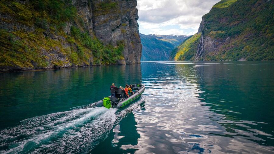 Geiranger: Guided Geirangerfjord Boat Tour - The Big Three Waterfalls: De Syv Søstre, Friaren, Brudesløret