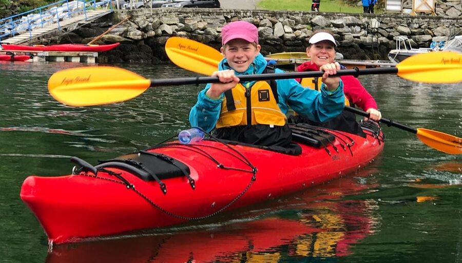 Geiranger: Kayak tour with guide - The circuit: cliffs, fjord water, and the Seven Sisters focus