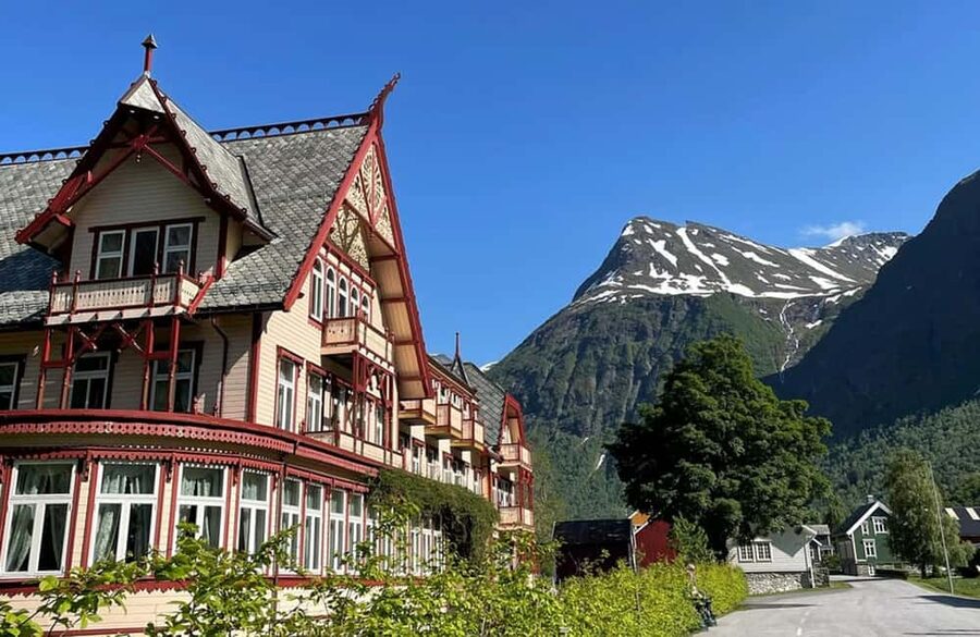 Geiranger to Ålesund Bus Tour (one way) - Kokarsteinen, Boiling Rock: Panoramas That Feel Close