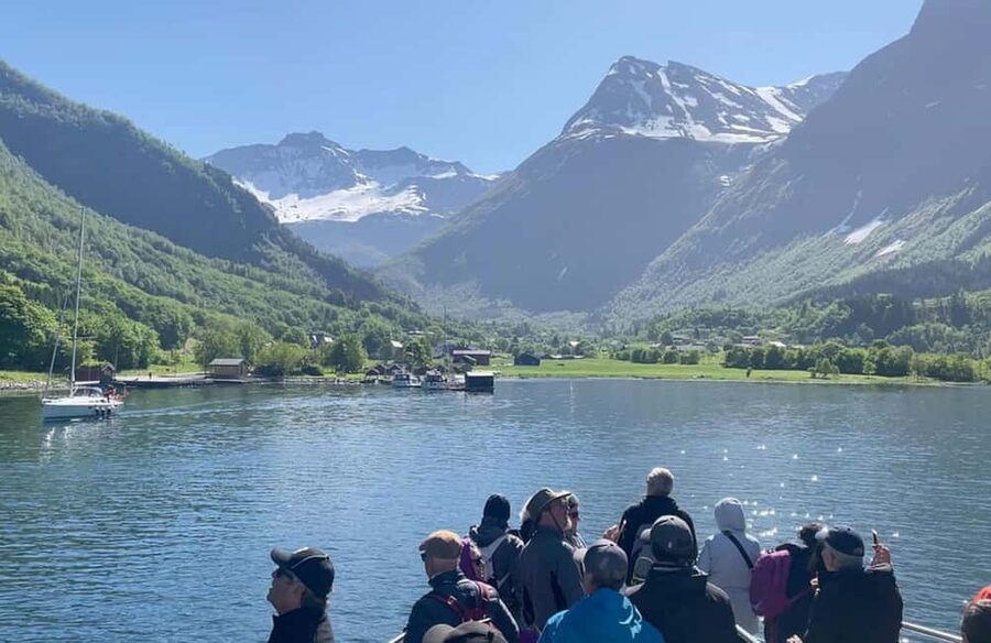 Geiranger to Ålesund Bus Tour (one way) - Eidsdal Village Sightseeing: Why the Small Stop Matters