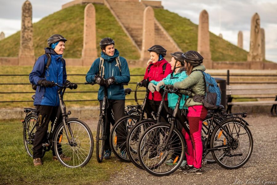 Guided E-Bike Tour in Haugesund: city, vikings, Rising Tides - King Harald Fairhair and the National Monument: Vikings, but grounded in place