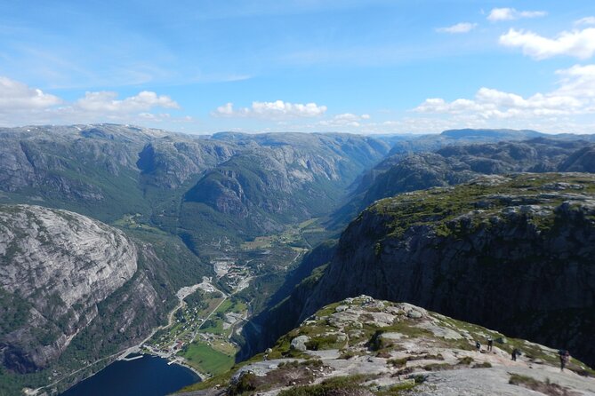 Guided hike to Kjerag and Kjeragbolten - Kjeragbolten time: what the rock moment feels like, and how weather affects it
