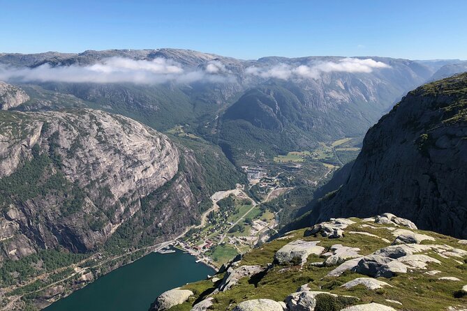 Guided hike to Kjerag and Kjeragbolten - Group size, guide styles, and why some tours feel easier than others