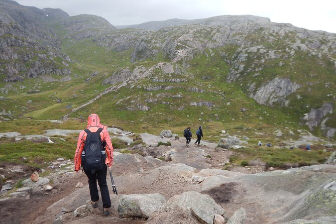 Guided hike to Kjerag and Kjeragbolten - What you need to bring for chain climbing and cold rain