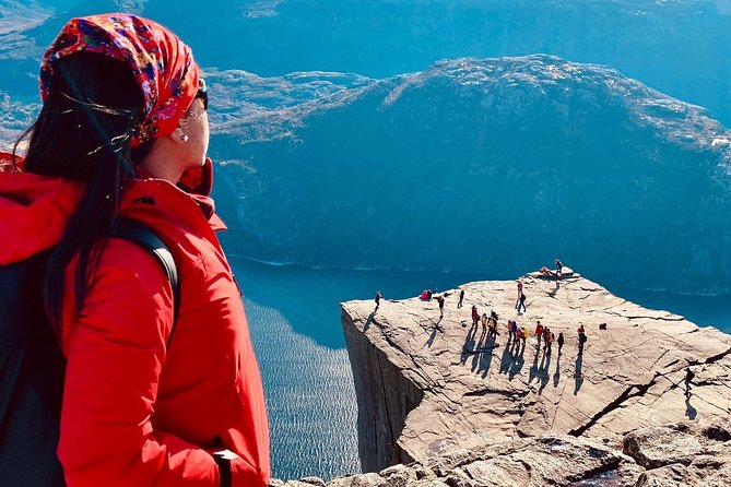 Guided hike to Pulpit Rock Preikestolen - The hike to the top: what it feels like in real life