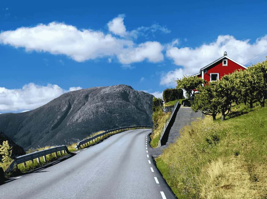 Guided tour: Hardangerfjord, Waterfalls and Ferry crossing - Who should book, and who should skip this day