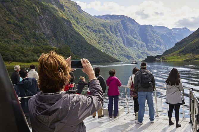Guided Tour To Nærøyfjorden, Flåm And Stegastein - Viewpoint Cruise - Getting to Gudvangen and Flåm, Plus the Time Between
