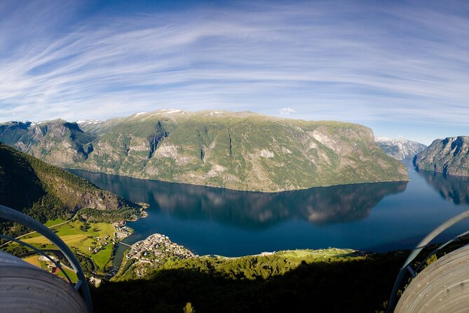 Guided Tour To Nærøyfjorden, Flåm And Stegastein - Viewpoint Cruise - Guides Make It Better: Bjarte, Thomas, and the Rest of the Crew