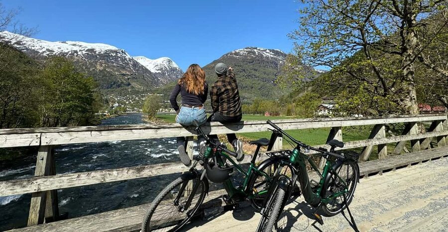 Hellesylt to Norangsdalen: Scenic E-Bike Tour - The snack and drink stop, plan for something small