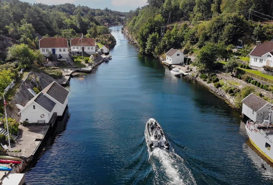 Kristiansand: Express Archipelago Tour by RIB Speedboat - Guides On Board: How Local Stories Change the Experience