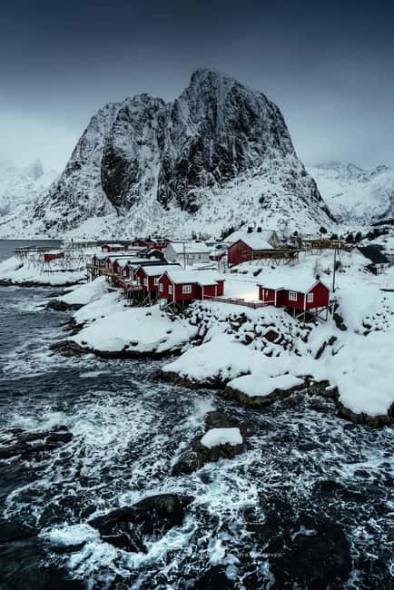 Lofoten: Chinese speaking photo tour - Svolvær to Å - Sakrisøy yellow cabins: the color contrast you will remember
