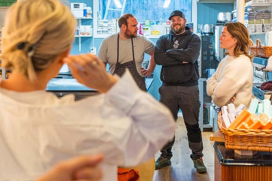 Lofoten: Food Tour and cinnamon bun masterclass - Cinnamon buns and fish cabins in Lofoten: the real point of this tour