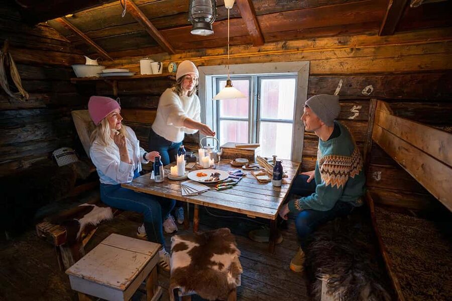 Lofoten: Food Tour and cinnamon bun masterclass - Meeting point, timing, and how the day flows