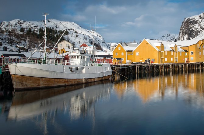 Lofoten Highlights Photo Tour - Henningsvær & Haukland - Henningsvær: the fishing village that turns into your whole photo story
