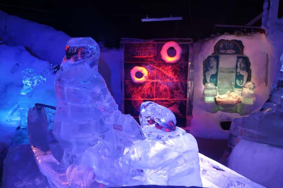 Lofoten: Magic Ice Bar Entry Ticket with Welcome Drink - Stepping inside: the ice gallery rhythm (poncho, gloves, and sub-zero rooms)