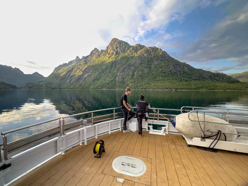 Lofoten: Sea Eagle Sunset Cruise - Høla pass-by: guided sightseeing and first eagle scanning