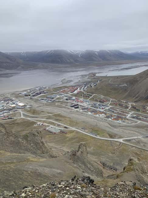 Longyearbyen: Platåfjellet Guided Hike with Panoramic Views - Platåfjellet above Longyearbyen: what you’re really buying