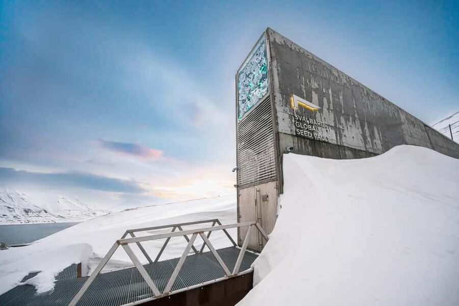 Longyearbyen: Svalbard Global Seed Vault Guided Walk - From Longyearbyen to Adventdalen: how the walk actually feels