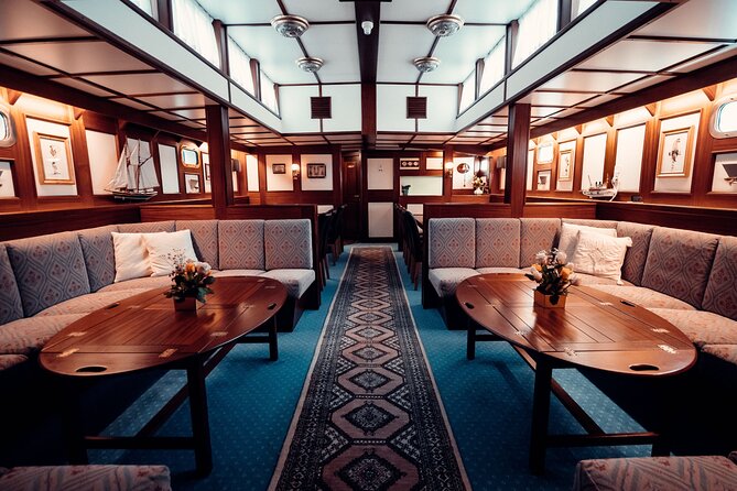 Luxury Northern Lights Yacht Cruise with Hot Tub from Tromsø - Alcohol-Free Rules and the On-Board Social Vibe