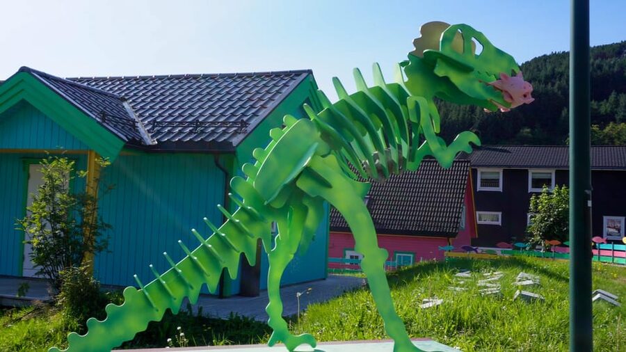 Måløy: Electric Minibus Tour to Kannesteinen - Kannesteinen photo stop, timing, and how to enjoy the shoreline walk