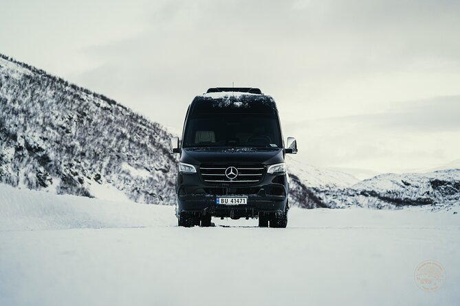 Minibus Northern Lights Chase with Photography from Tromsø - English, group size, and what you are paying for