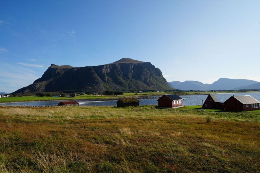 Molde: Atlantic Ocean Road & Varden Audio Guide Bus Tour - Atlantic Ocean Road: Floating Bridges, Real Waves, and Fast Timing