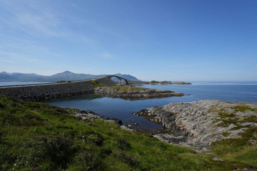 Molde: Atlantic Ocean Road & Varden Audio Guide Bus Tour - First Things First in Molde, Finding the Correct Pier and Green Flag