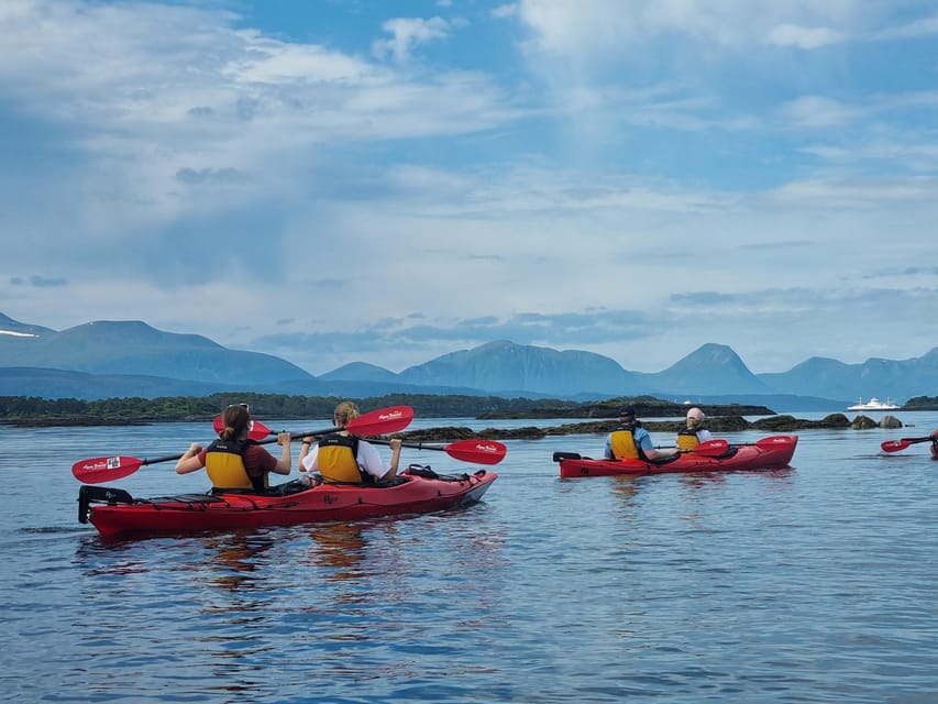 Molde - Guided kayak tour - The first paddle, photo stops, and the 222-peaks moment