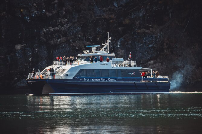 Mostraumen Fjord Cruise - the local operator - Mostraumen: tight tidal passage, waterfalls close to the boat