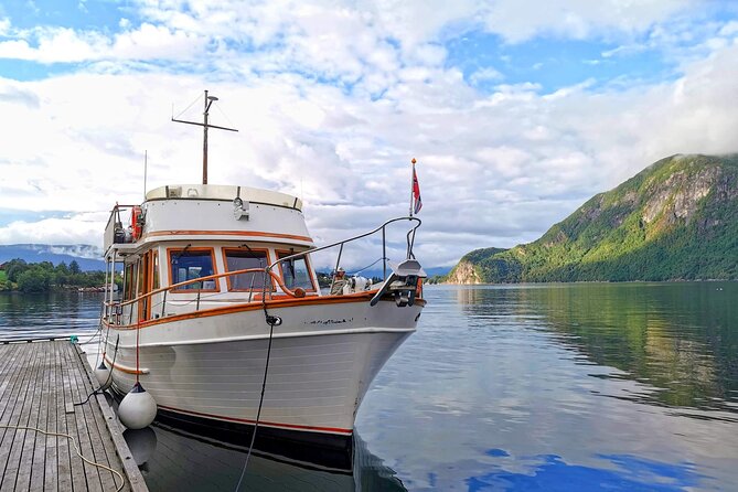 Mostraumen Private Pontoon Cruise - Hotel pickup along the Osterfjord: the start that sets the tone