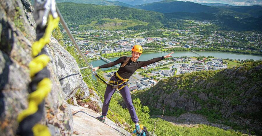 Mountain-climbing adventure in Mosjøen Via Ferrata - The 5 to 6 hour rhythm: from Ytterøra to summit to zipline